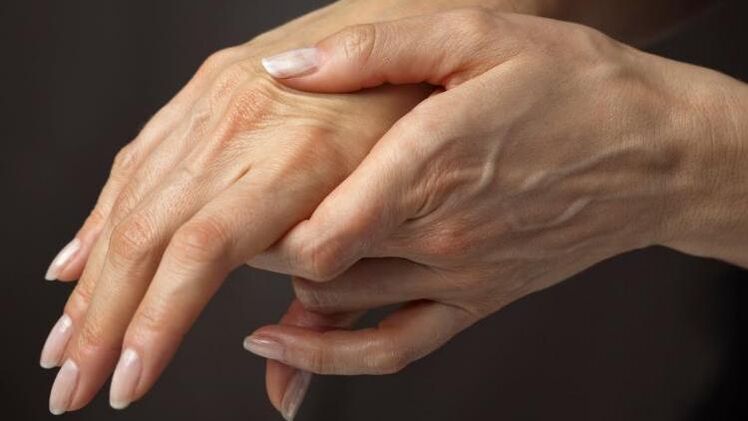 боль в суставах пальцев